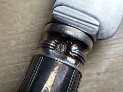 Couverts de service en argent et argent fourré...