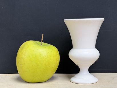 POL CHAMBOST (1906-1983)
Petit vase blanc...