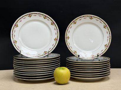 Porcelaine de LIMOGES - 
Douze grandes assiettes...