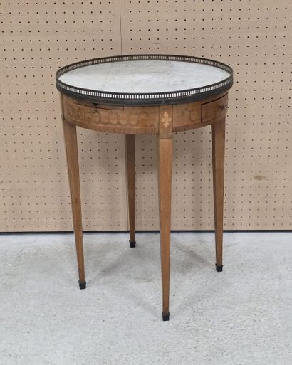 Table bouillotte marquetée, dessus marbre,...