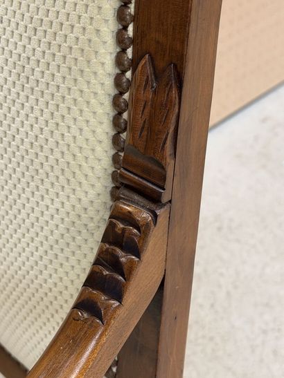 Fauteuil, accotoirs en dauphin
Style Restauration....