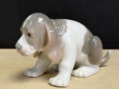 LLADRO
Petit chien en porcelaine estampillé
14...