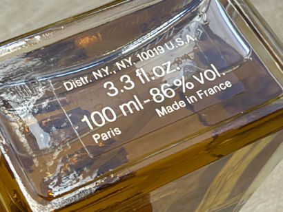 Yves Saint Laurent. 
Eau de parfum. 
100...