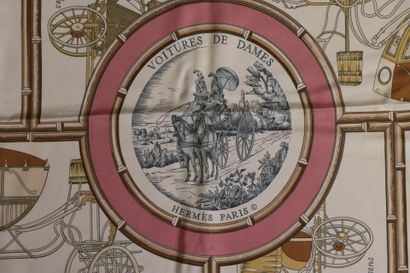HERMES Paris
Carré en twill de soie 
