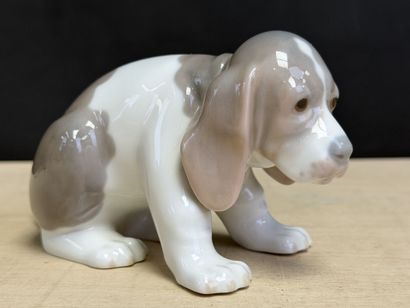 LLADRO
Petit chien en porcelaine estampillé
14...
