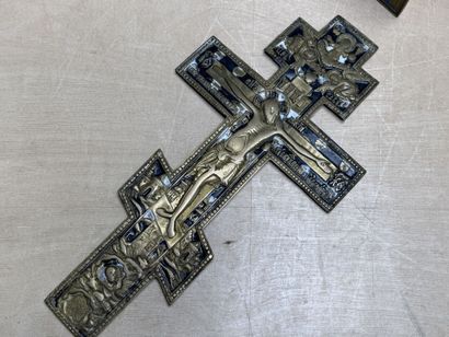 Quadriptyque religieux en bronze. 
18 x 11...