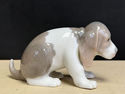 LLADRO
Petit chien en porcelaine estampillé
14...