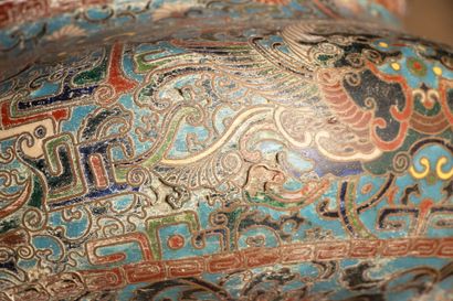 Brûle- parfum chaudron en émaux cloisonnés.
CHINE...