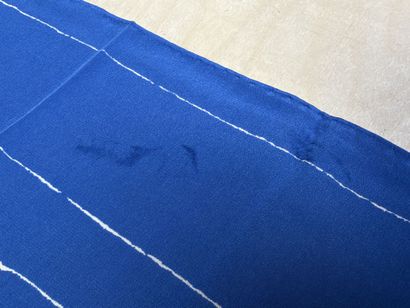 YVES SAINT LAURENT
Foulard en soie: l'Ete.
90...