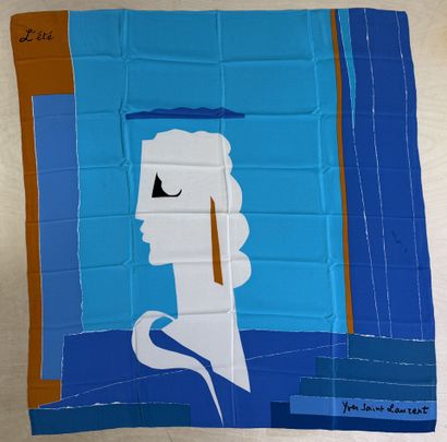 YVES SAINT LAURENT
Foulard en soie: l'Ete.
90...