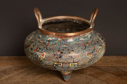 Brûle- parfum chaudron en émaux cloisonnés.
CHINE...