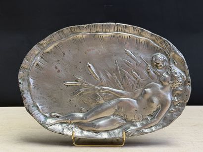 EMILE VERNIER (1985-1927)
Plateau en cuivre...