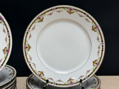 Porcelaine de LIMOGES - 
Douze grandes assiettes...