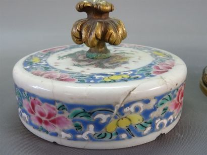 Maison CARDEILHAC Boite cylindrique en porcelaine...