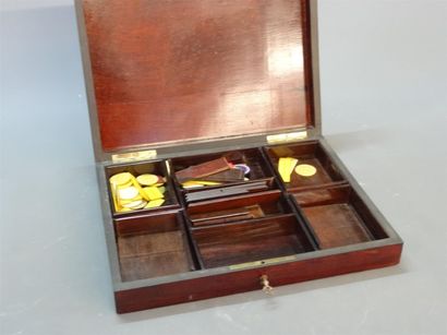 Coffret à jeux en bois de placage à décor...