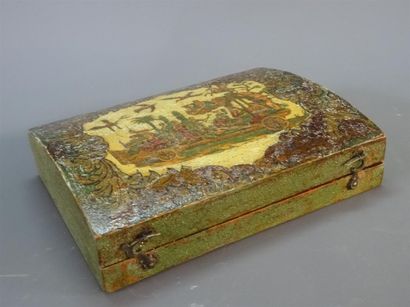 Coffret à jeu en bois laqué à décor en arte...