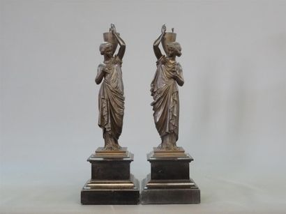 Paire de candélabres néoclassiques en bronze...