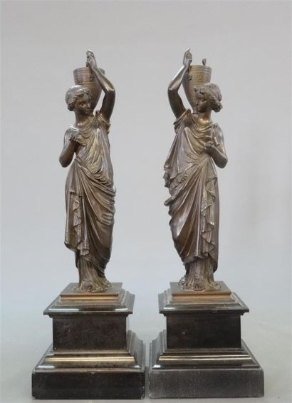 Paire de candélabres néoclassiques en bronze...