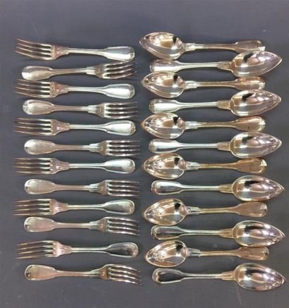 Suite de douze grands couverts en argent....