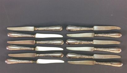 Douze couteaux de style Louis XVI lames argent...