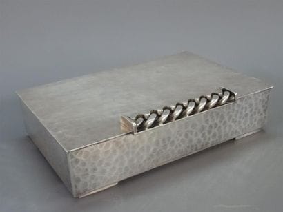 Jean DESPRÉS (1889-1980) Coffret en métal...
