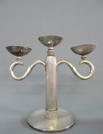 Jean DESPRÉS (1889-1980) Paire de candélabres,...