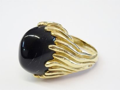 GORY : Bague en or ornée d'une jade noire...