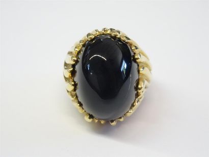GORY : Bague en or ornée d'une jade noire...