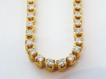 Bracelet ligne en or jaune et diamants. Poids...