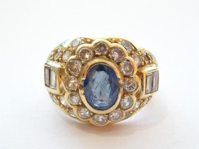 Bague en or ornée d'un saphir Birman environ...