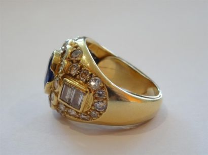 Bague en or ornée d'un saphir Birman environ...