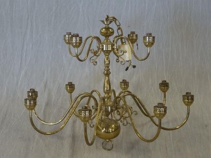 Grand lustre de style hollandais en laiton...