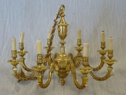 Grand lustre de style Régence en bronze doré...