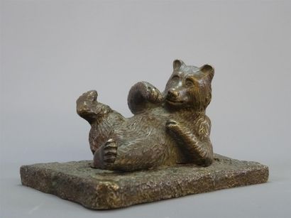 Ecole du XXème siècle Ours en bronze 6x9...