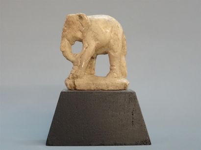 Eléphant votif. Talisman en marbre ou Albâtre...