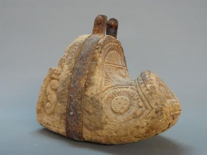 Etrier en bois sculpté et ferronnerie Inde...
