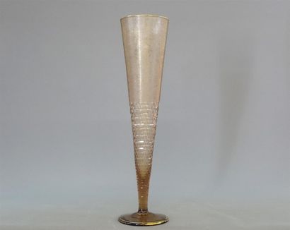Grand vase sur piédouche en verre fumé et...
