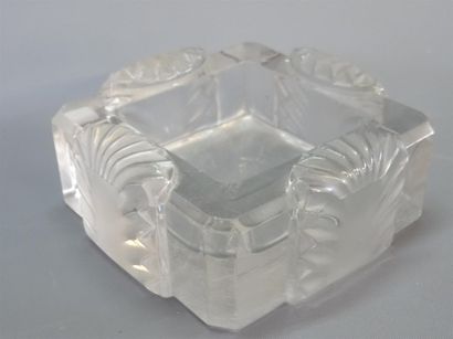 LALIQUE France Cendrier en verre blanc moulé-pressé...