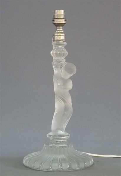 BACCARAT Pied de lampe en cristal satiné...