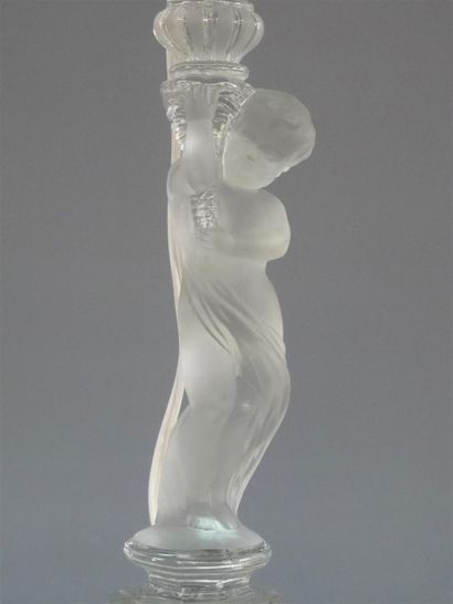BACCARAT Pied de lampe en cristal satiné...