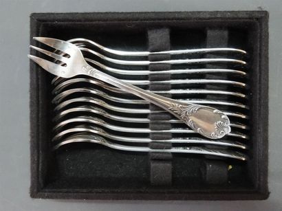 Suite de douze fourchettes à huitre en métal...