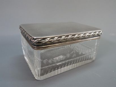 Petite boite en verre monture en argent....