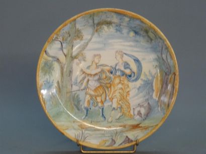 Nevers Assiette à décor polychrome historié...