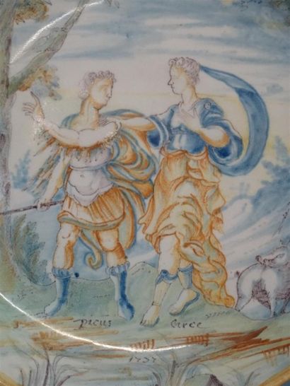 Nevers Assiette à décor polychrome historié...