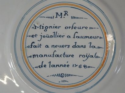 Nevers Assiette à bord contourné à décor...