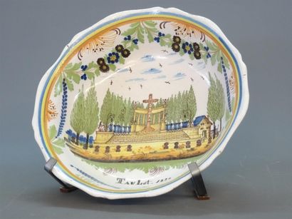Nevers Saladier en faïence à décor polychrome...