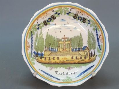 Nevers Saladier en faïence à décor polychrome...