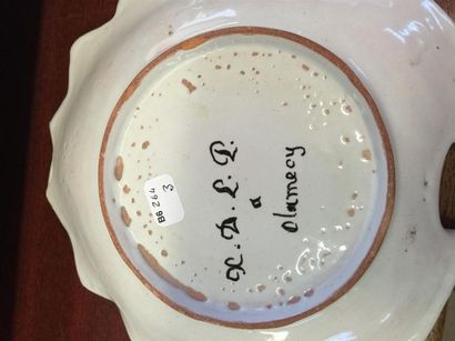 Clamecy Paire de présentoirs en faïence en...