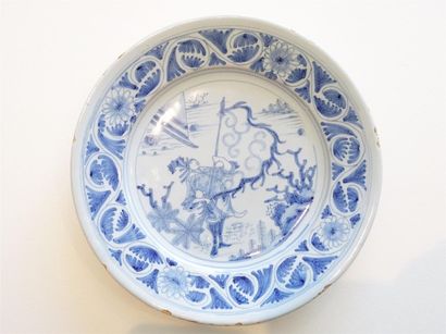 Nevers Paire de petits plats en faience à...