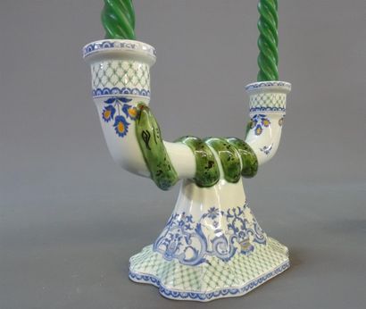Gien Paire de bougeoirs en faïence, modèle...